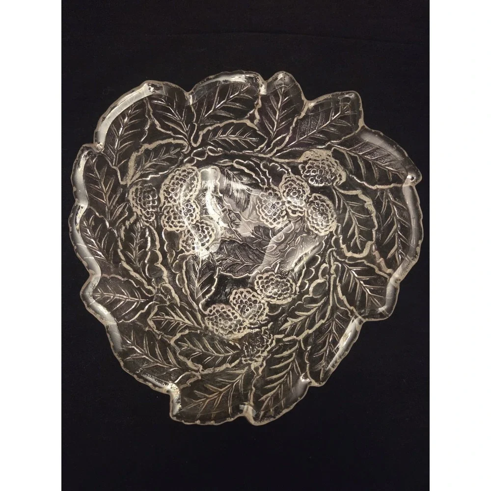 Vintage 7in Pressed Glass Grape And Leaf Design Shallow Bowl /Candy Dish